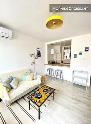 Oturma odası; doğal ışık, modern stil