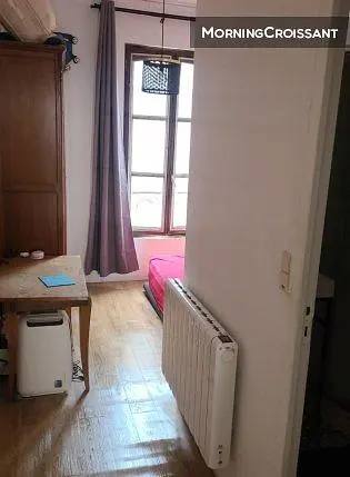 Schlafzimmer; tageslicht, holzboden