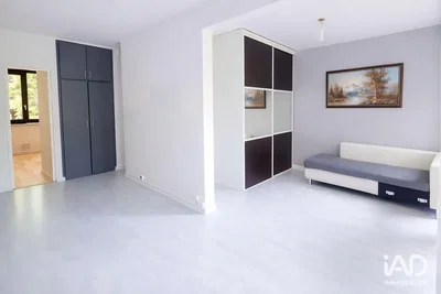 Wohnzimmer; tageslicht, moderner stil, renoviert