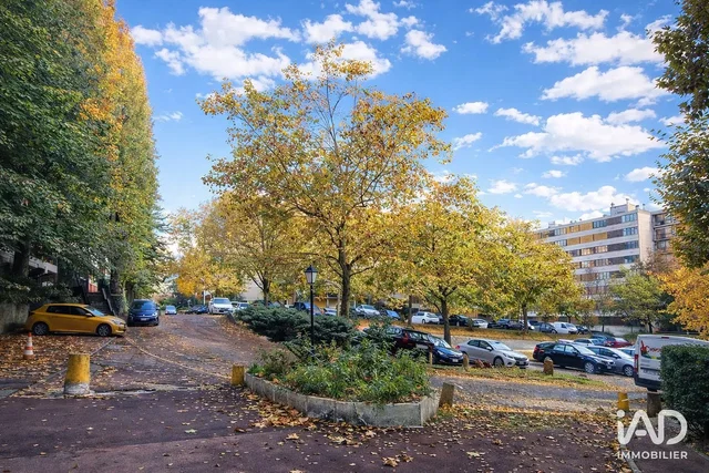 Dům a okolí; výhled