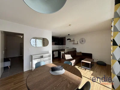 Oturma odası; doğal ışık, modern stil