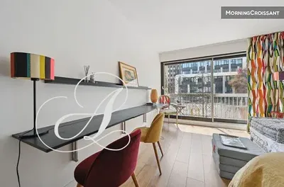 Yatak odası; manzara, doğal ışık, modern stil