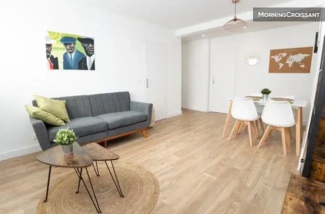 Хол; естествена светлина, модерен стил, дървен под