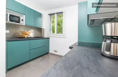Mutfak; mutfak aletleri, manzara, doğal ışık