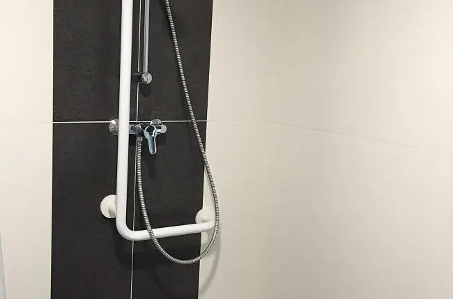 Badezimmer; fliesenboden, renoviert, tageslicht