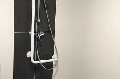 Badezimmer; fliesenboden, renoviert, tageslicht