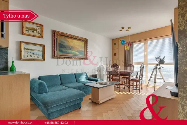 Living room; modern style, natural light