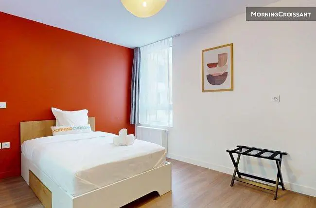 Yatak odası; doğal ışık, modern stil