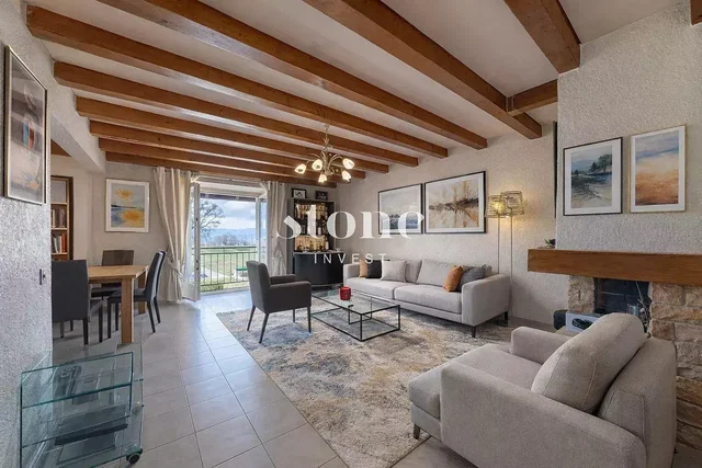 Wohnzimmer; holzbalken, kamin, blick, tageslicht, moderner stil