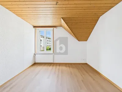 Schlafzimmer; blick, holzboden, holzbalken, tageslicht