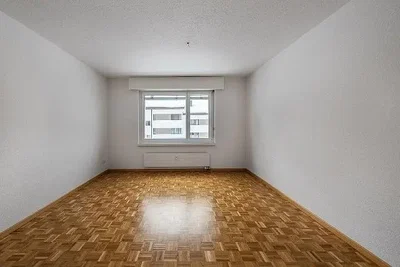 Schlafzimmer; holzboden, tageslicht