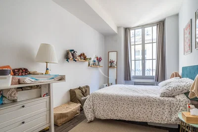 Спаваћа соба; природно светло, модерни стил