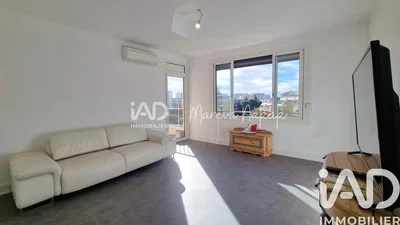 Living room; view, natural light