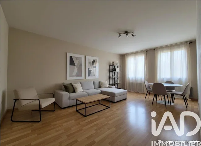 Wohnzimmer; holzboden, moderner stil, tageslicht