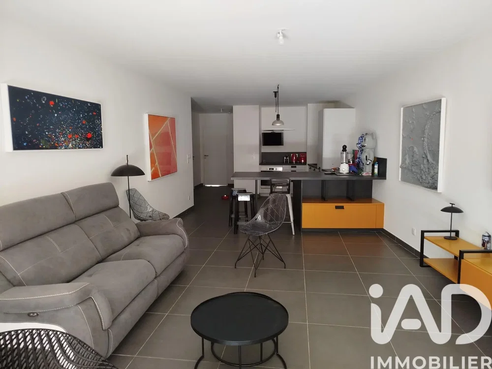 Wohnzimmer; fliesenboden, moderner stil, tageslicht, küchengeräte