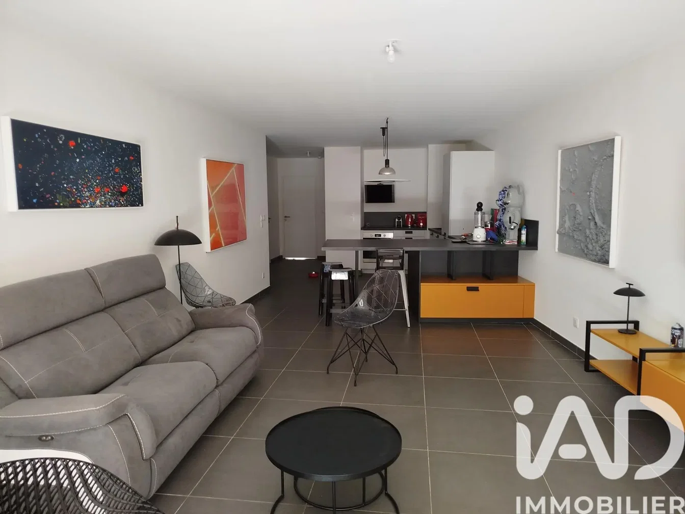 Wohnzimmer; fliesenboden, moderner stil, tageslicht, küchengeräte