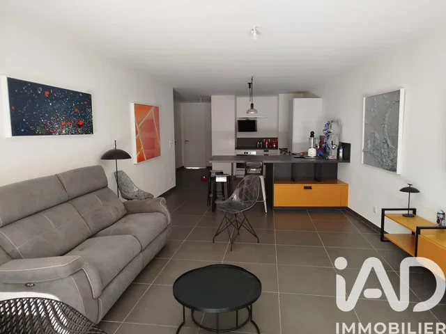 Wohnzimmer; fliesenboden, moderner stil, tageslicht, küchengeräte