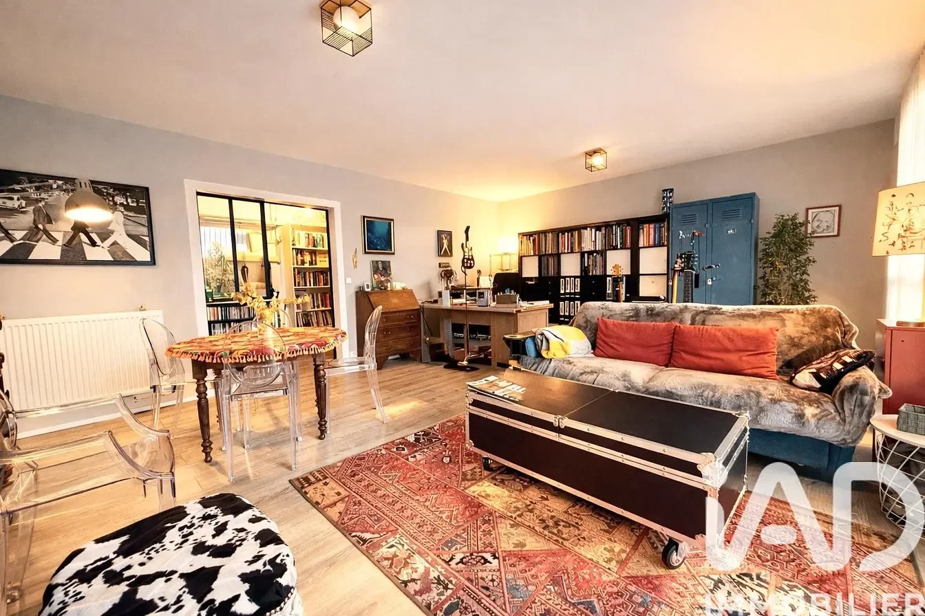 Wohnzimmer; moderner stil, holzboden, tageslicht