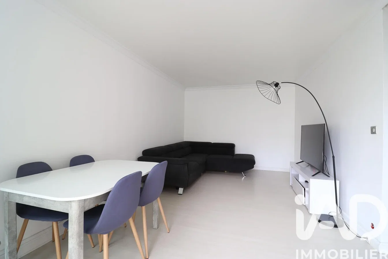 Obývací pokoj; moderní styl, přirozené světlo