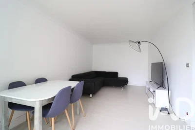 Obývací pokoj; moderní styl, přirozené světlo