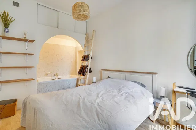 Spavaća soba; prirodno svjetlo, moderni stil