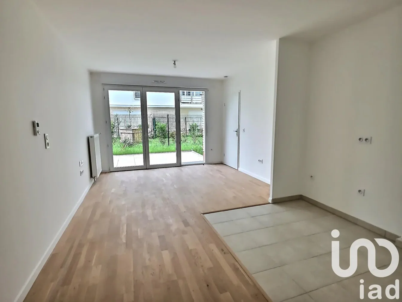 Wohnzimmer; tageslicht, holzboden, fliesenboden, renoviert