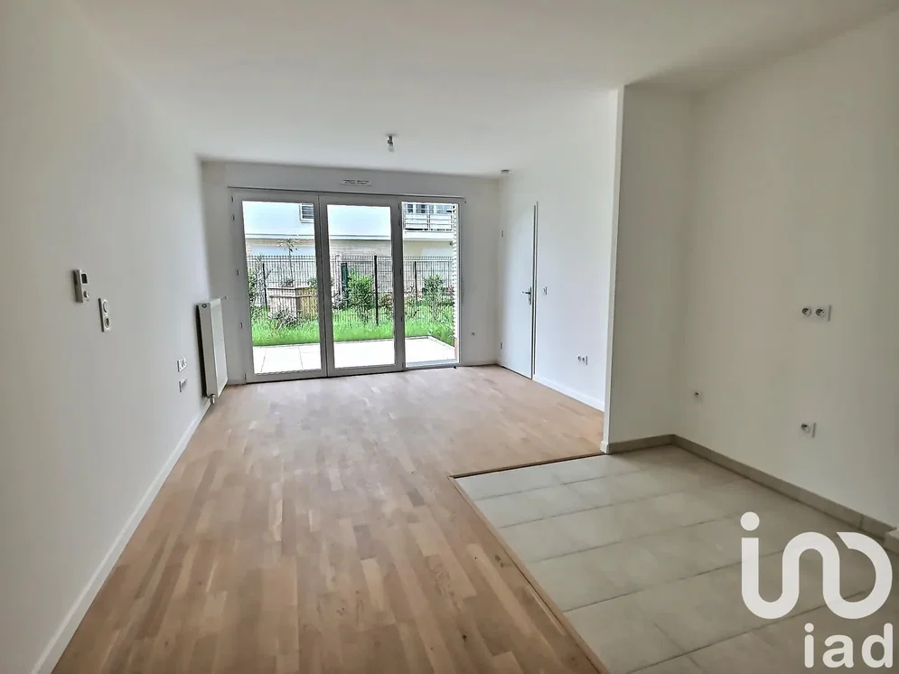 Wohnzimmer; tageslicht, holzboden, fliesenboden, renoviert