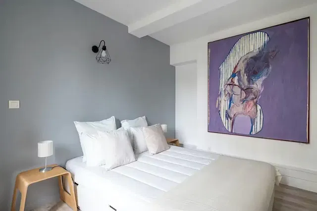 Camera da letto; luce naturale, stile moderno