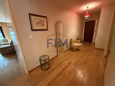 Дневна соба; дрвени под, природно светло