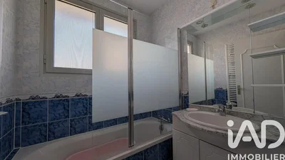 Купатило; плочице, природно светло, реновиран