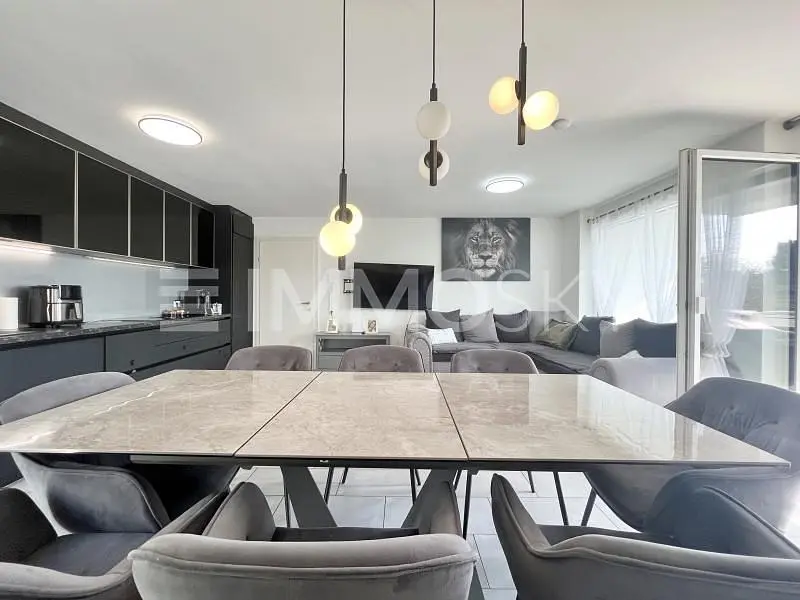 Oturma odası; mutfak aletleri, doğal ışık, modern stil