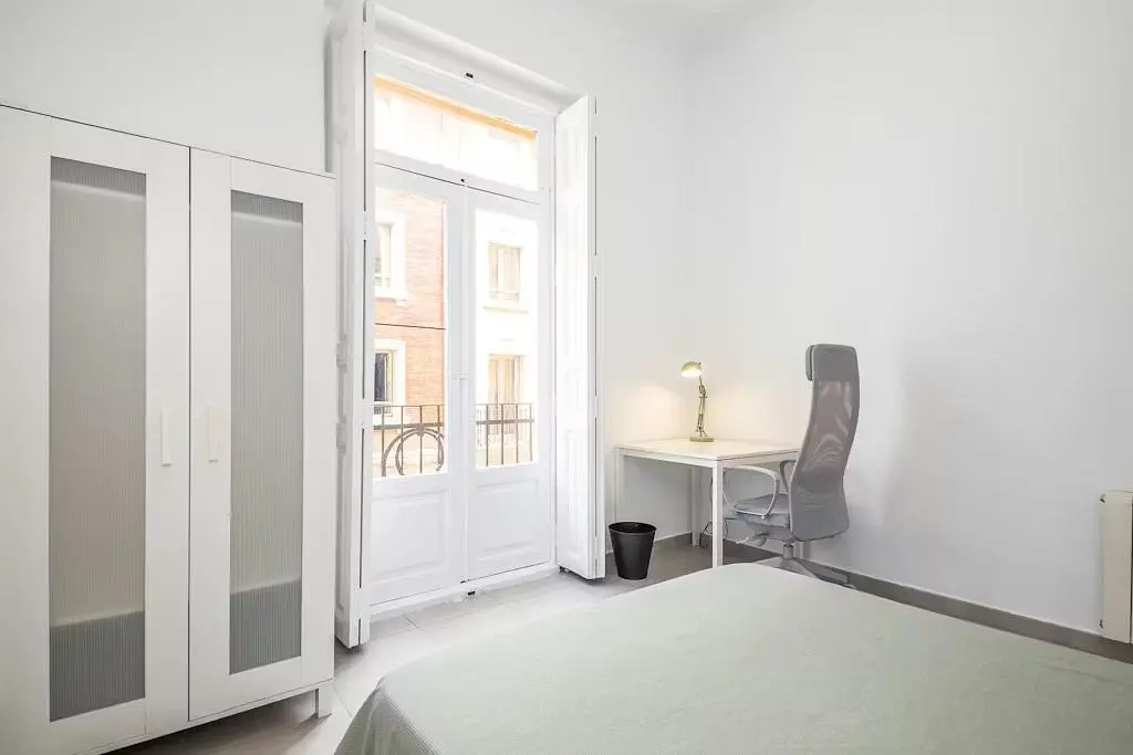 Schlafzimmer; tageslicht, moderner stil