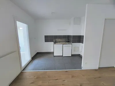 مطبخ; أرضية من البلاط, ضوء طبيعي