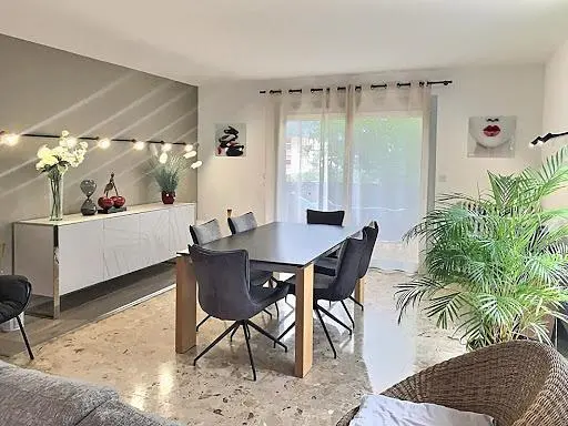 Wohnzimmer; tageslicht, moderner stil
