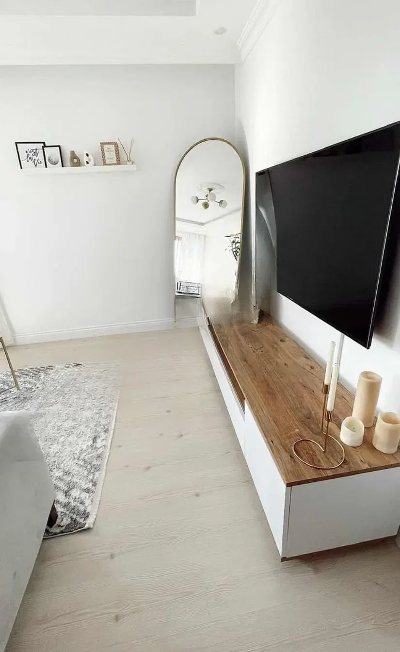 Dnevna soba; drveni pod, prirodno svjetlo, moderni stil