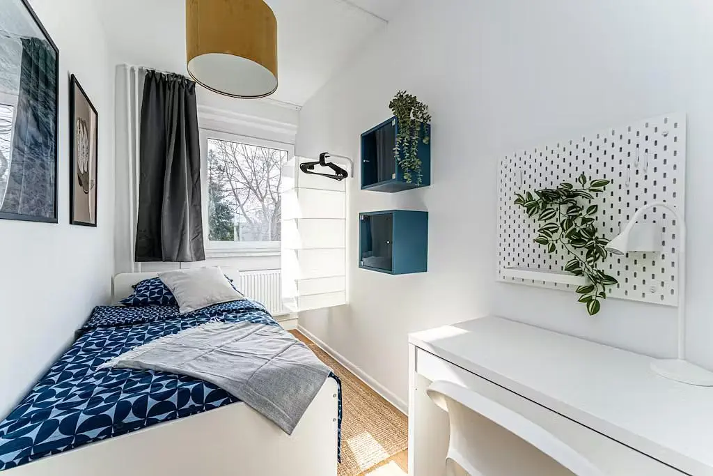 Bedroom; natural light, modern style