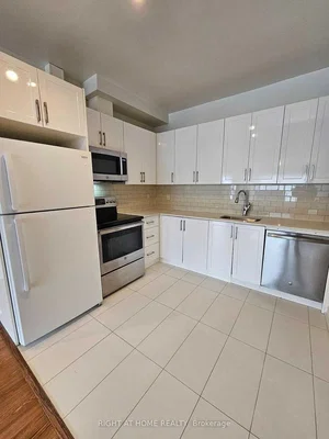 Cuisine; électroménager, carrelage, rénové, lumière naturelle, style moderne