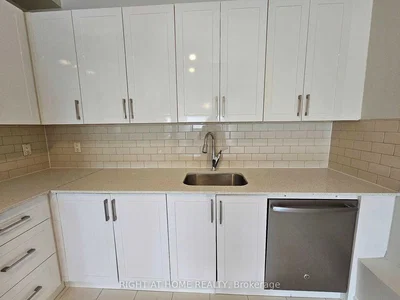 Cuisine; électroménager, carrelage, rénové, lumière naturelle