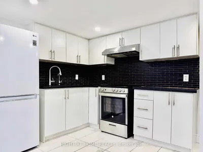 Kuhinja; kuhinjski aparati, pločice, renoviran, prirodno svjetlo, moderni stil