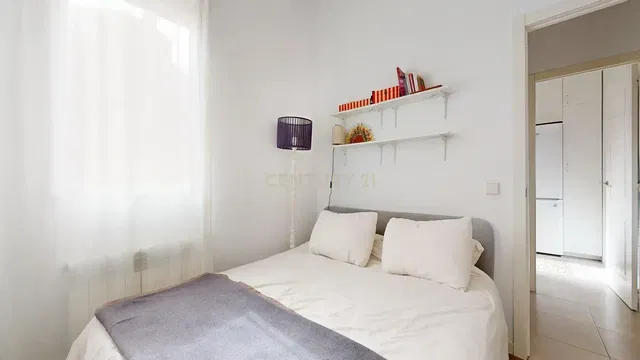 Spálňa; prirodzené svetlo, moderný štýl