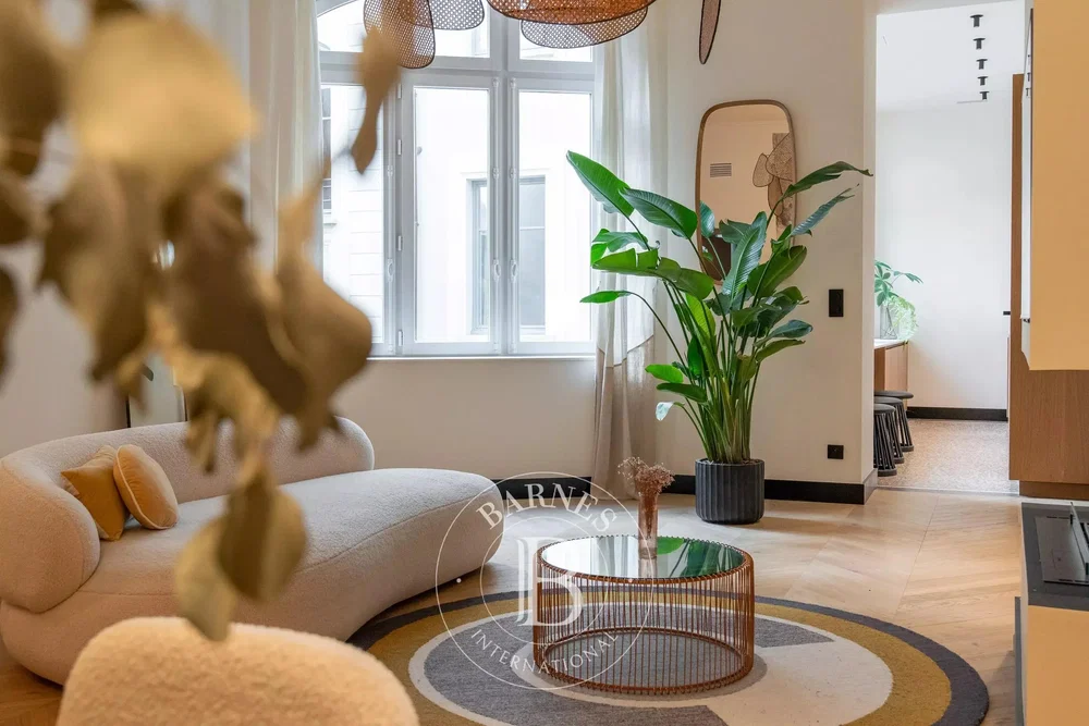 Oturma odası; doğal ışık, modern stil