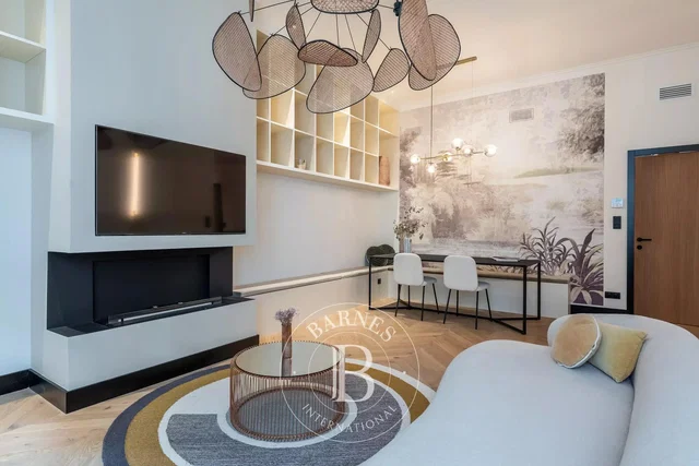 Salon; styl nowoczesny, podłoga drewniana, światło dzienne, wyremontowany