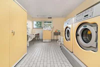 Salle à manger; carrelage, électroménager