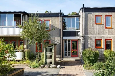 Maison et environs; lumière naturelle