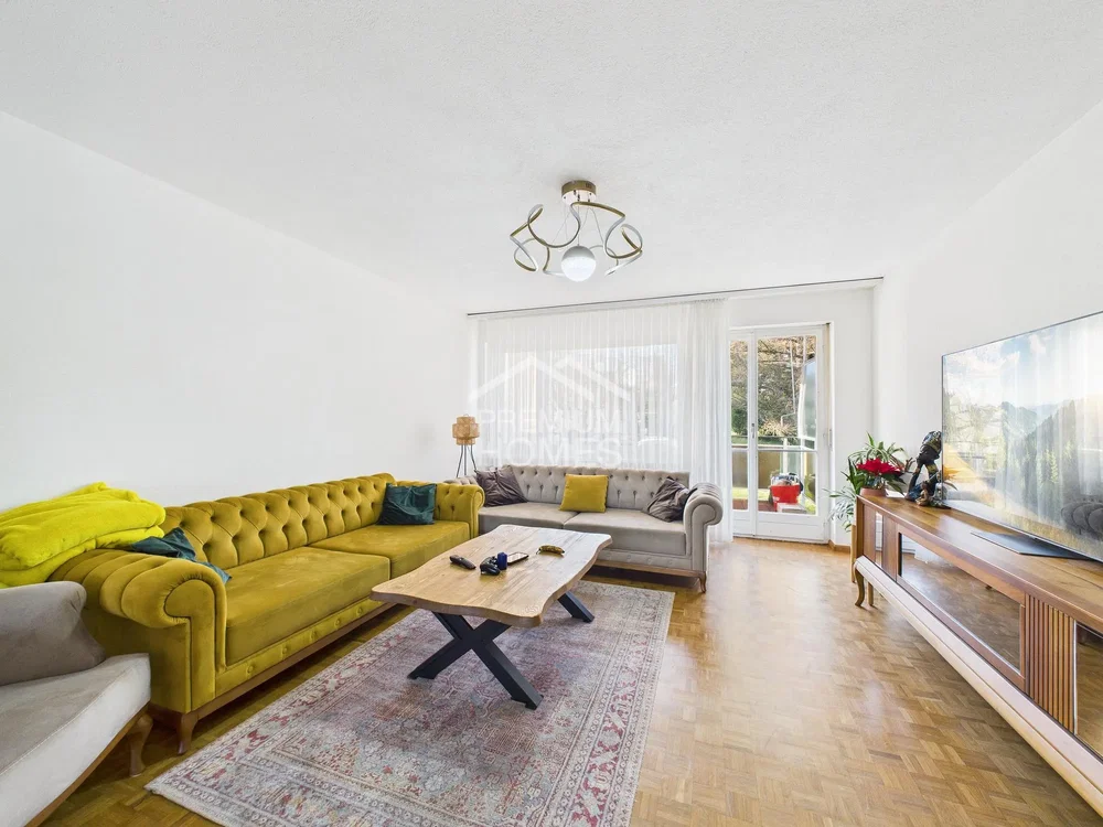 Wohnzimmer; tageslicht, holzboden, moderner stil