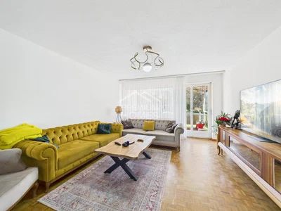 Wohnzimmer; tageslicht, holzboden, moderner stil