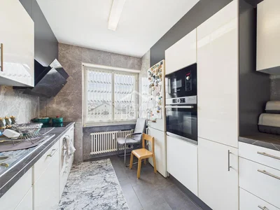 Küche; küchengeräte, tageslicht, moderner stil
