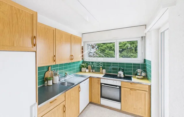 Mutfak; mutfak aletleri, doğal ışık, modern stil, manzara