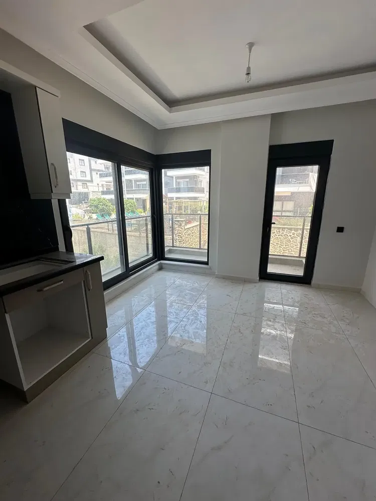 Кухиња; поглед, плочице, природно светло