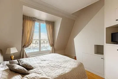 Спаваћа соба; природно светло, поглед